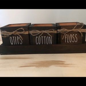 Bathroom toiletries caddy